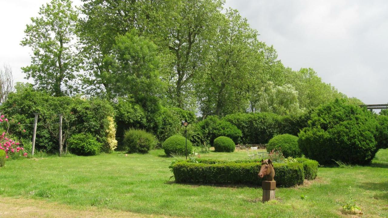 Bed and Breakfast Le Petit Bois Chateau-la-Valliere Exterior foto