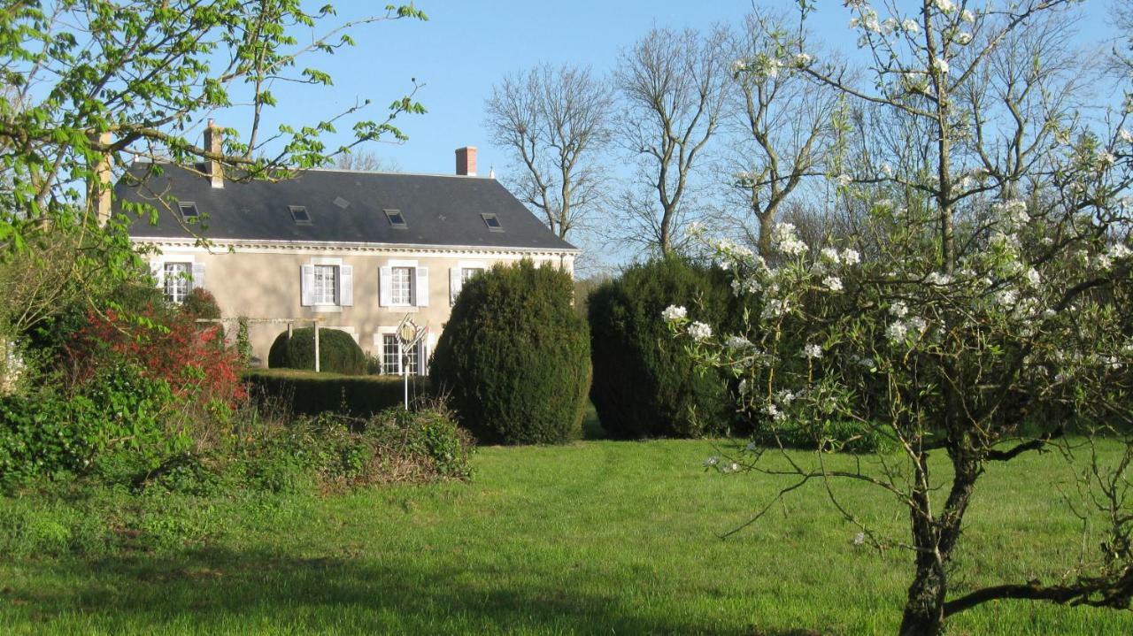 Bed and Breakfast Le Petit Bois Chateau-la-Valliere Exterior foto